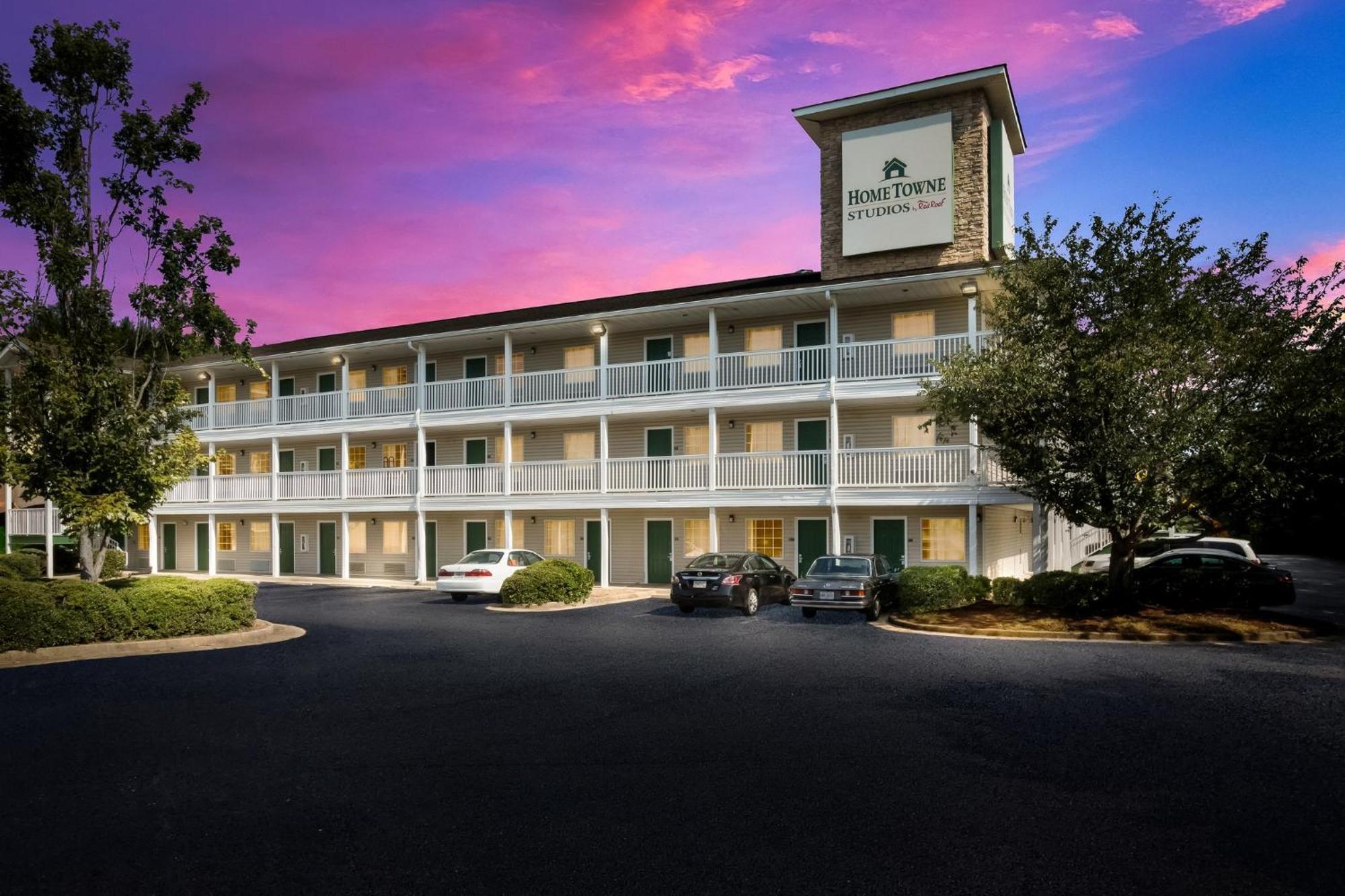 Motel Hometowne By Red Roof Covington, Ga